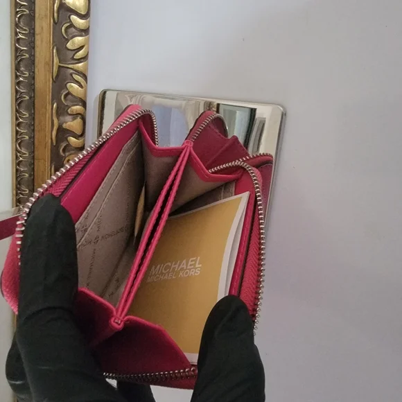 Michael Kors Jet Set Pink Small Wallet - Picture 5 of 6